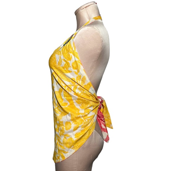 Farm Rio halter top in size Medium. Ties in back. EUC - Picture 10 of 15